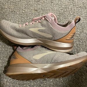 Brooks Womens Shoes